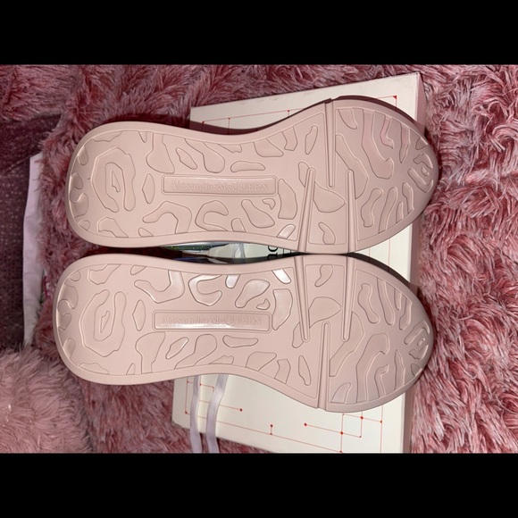 Size 40 - BRAND NEW - NEVER WORN Alexander McQueen - Picture 3 of 6